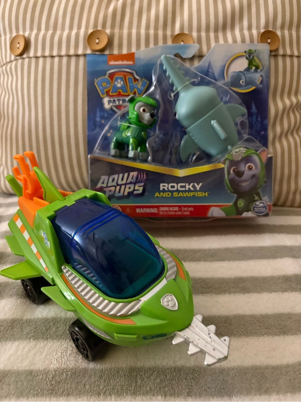 PAW Patrol Aqua Pups Rocky Sawfish and vehicle Toy Bundle - Green